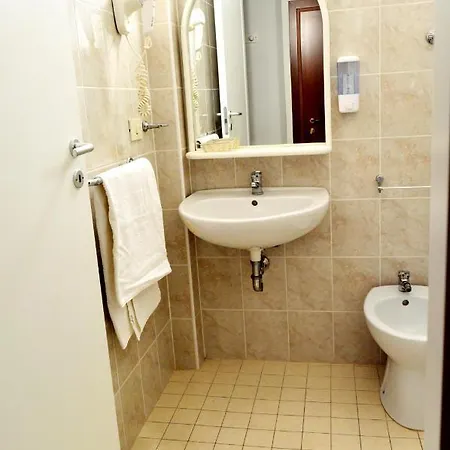 In Guest - New Cirene Economy Single With Breakfast * Rimini